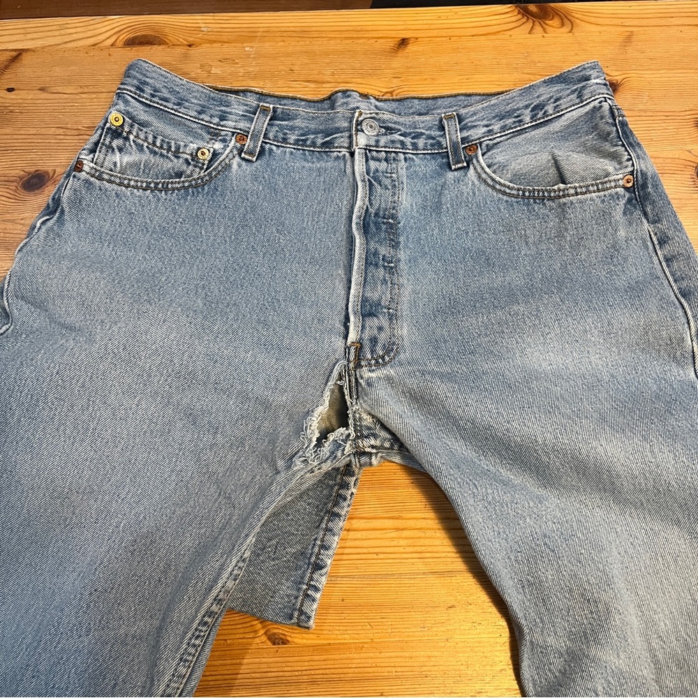 Levi's 1990s 501 light wash 36 x 32 Made in France Distressed